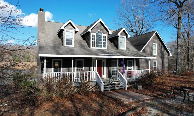 Sewanee House | New! Peaceful Retreat on a Private Lake - Spring Specials!