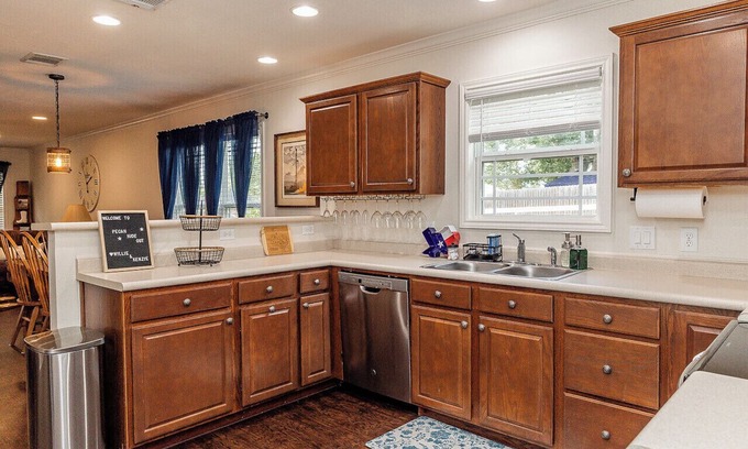 Brenham House | New! Pecan Hide Out is a rustic home with fire pit and tree house!
