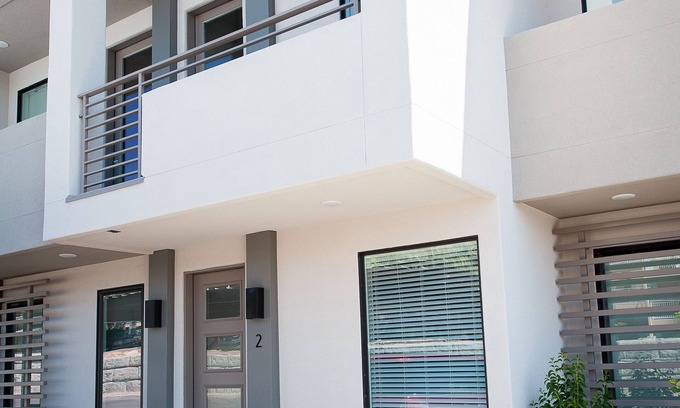 St. George House | New poolside Luxury townhouse in The Lofts