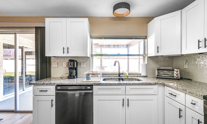 New Port Richey East House | New Port Richey Home < 4 Mi to Downtown!