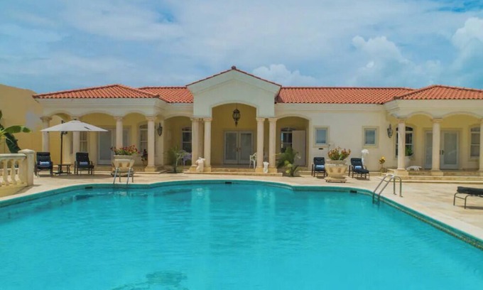 Malmok House | NEW Premium Luxury 2BR 3BA Pool House