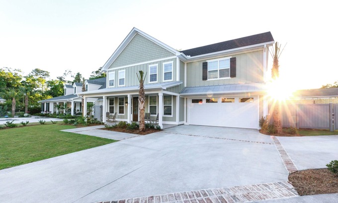 Saint Simons Island House | NEW, Private Pool, FREE Golf Carts, Blocks from Beach, 5-bedrooms, FREE Bikes