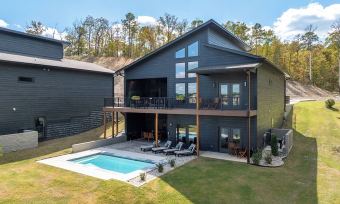 Hot Springs House | NEW~ Private Pool~Movie Room~Lake Hamilton~Boat Dock