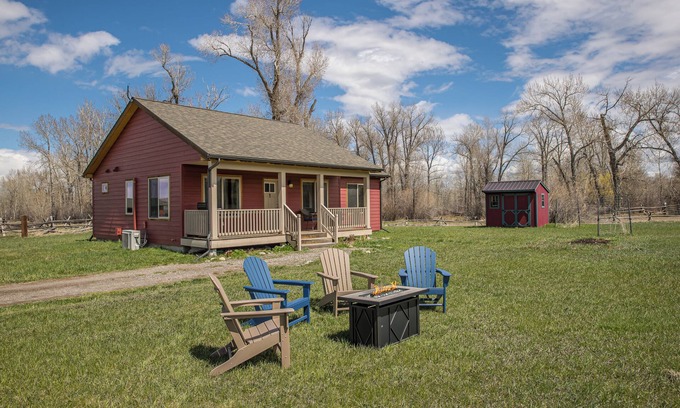 Bozeman House | NEW! Private River access with spectacular views of Gallatin Gateway