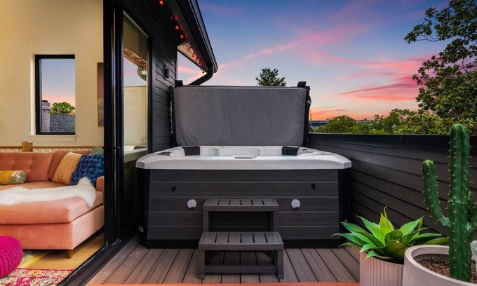 Hillsboro Village House | NEW! Queens of Music Row | Hot Tub + 1.5Mi to Bway
