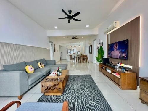 Seri Tanjung Pinang Apartment | New Reno Jazz Suite 2 bedrooms,Seaview,Karaoke