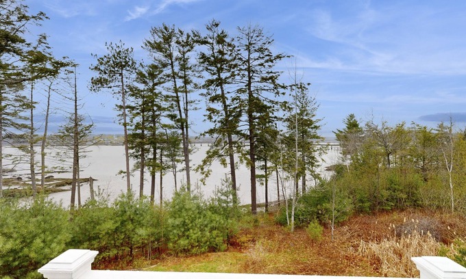 Edgecomb Condo | New Riverfront Condo in Sheepscot Harbour - Walk to Famed Seafood Eatery