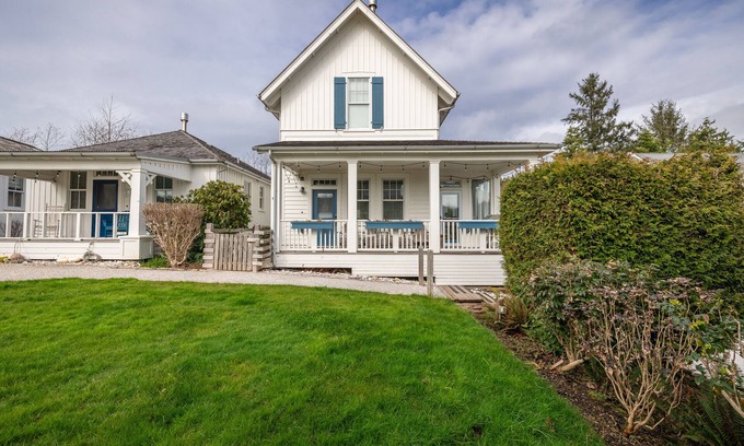 Seabrook House | *New* Seabrook's Treasure Chest: Dog Friendly!