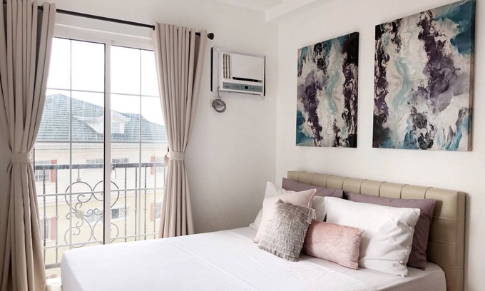 Guadalupe Condo | New Secured 1BR w/Balcony and Netflix in the City!