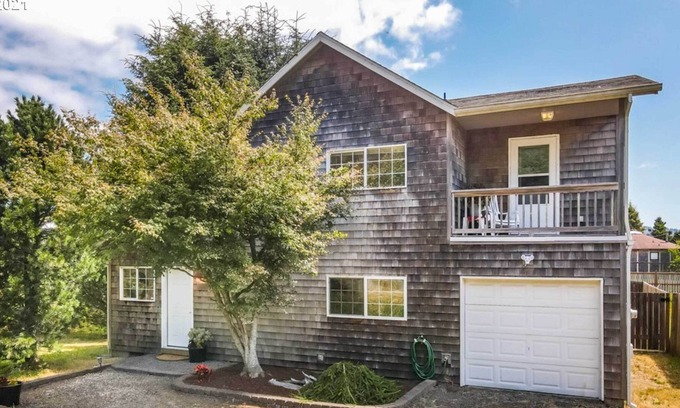 Nehalem House | NEW! Serene Nehalem Home 2 Mi to Beach!