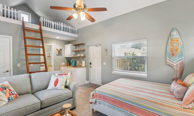 New Smyrna Beach Apartment | New Smyrna Beach Hideaway < 1 Mi to Beach!
