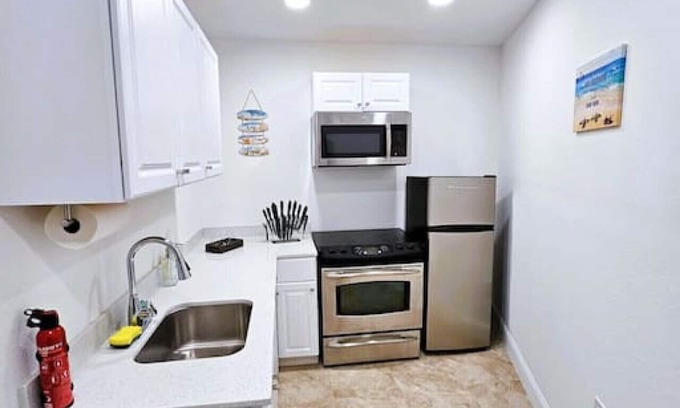 Ortona North Condo | New Studio Across the Beach!