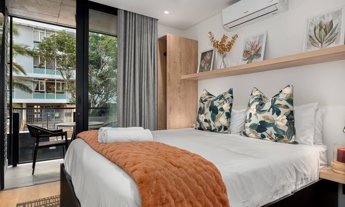 Sea Point Apartment | New Studio Apartment Braai and Pool Deck