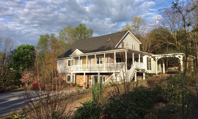 Berkeley Springs Apartment | New Studio, Quiet Wooded, Near Berkeley Springs