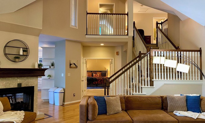 Swannanoa House | New Stunning Lil Bit of Heaven w/Mt Views near Asheville Spacious Relaxing