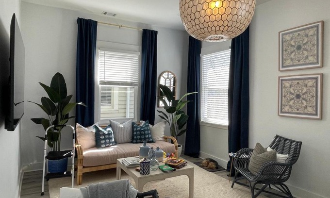 Historic Downtown Savannah Apartment | New! Stylish 1900s Renovated Duplex Apartment Building Near Forsyth & River St