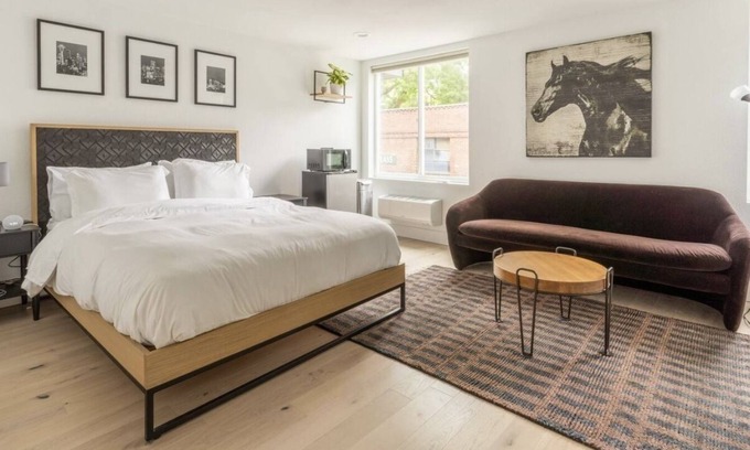 Wallingford House | New stylish private master suite in Wallingford
