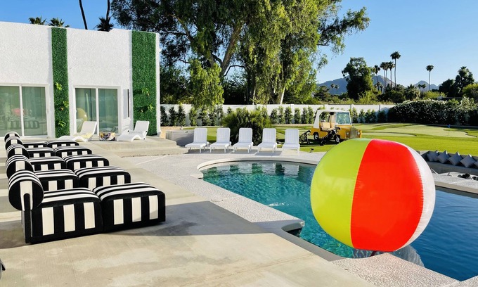 Paradise Valley Village House | *NEW* Sunny Beach - Paradise Valley Treasure!