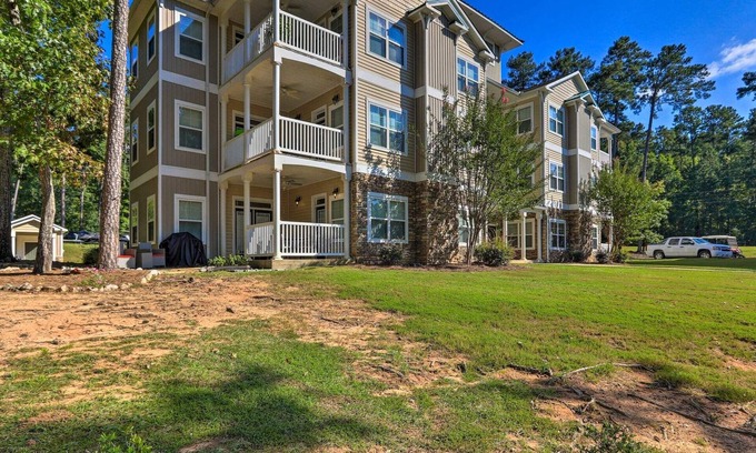 Milledgeville Condo | NEW! Sunset Cove Condo: Access to Lake Sinclair