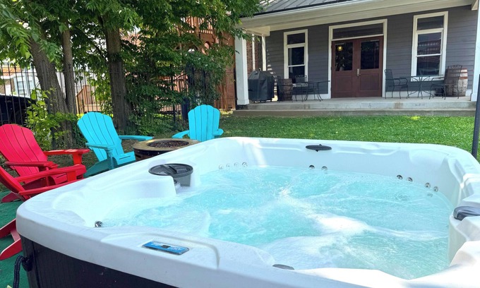 Cherokee Triangle House | *NEW* The Magnum | 9BR 4BA | Fire Pit ~ Sleep 20+
