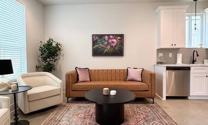 Lafayette House | NEW Thibodeaux House 2 KING Beds Fast WiFi 65" TV