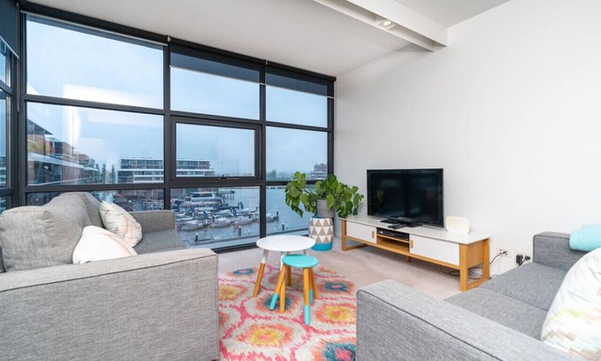 Kingston Apartment | New to VRBO: Captivating Unit with Lake View in Kingston!