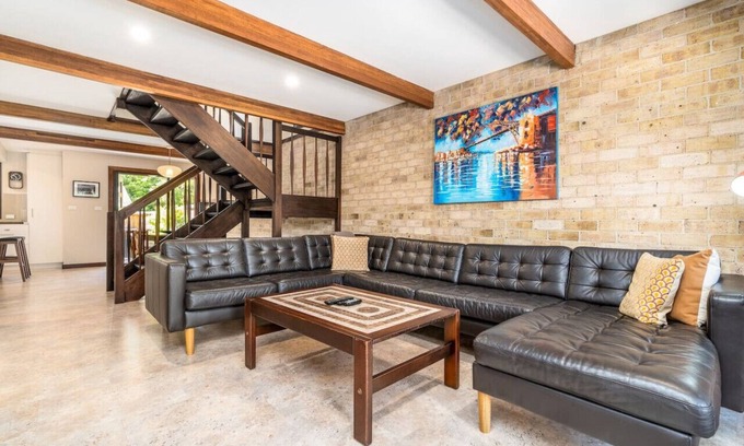 Braddon Apartment | New to VRBO: Charming two-story 2BR townhouse in Braddon