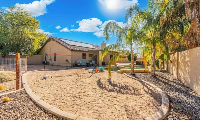 Parkwood Ranch House | *NEW* Tropical Backyard Oasis! Heated Pool & Spa!