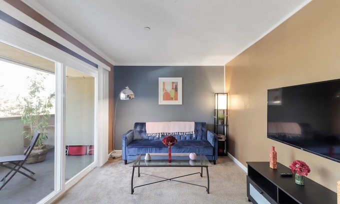 San Bruno Apartment | ❤️NEW! Ultra sleek 5 min to SFO, BART, Train