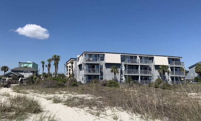 Murrells Inlet Condo | NEW! Vacation Rental Beachfront Condo Fully Renovated 2BR 2BA - Pool Access