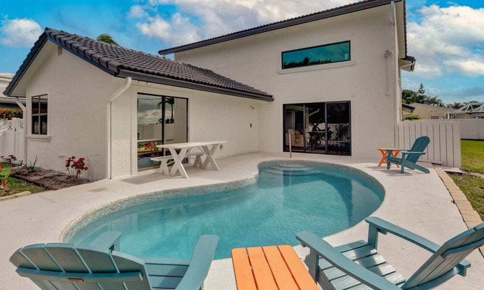 Juno Beach House | NEW! Walk to the Beach Juno Beauty w/ Pool & Bikes