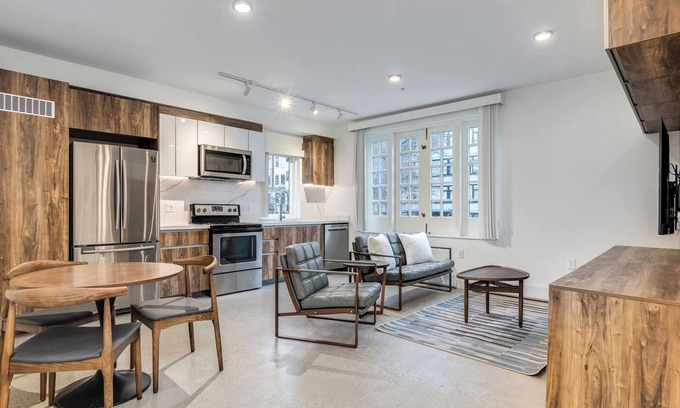 Downtown Vancouver Apartment | New West End 1 Bedroom Apartment – Pet Friendly! - 1170 Barclay