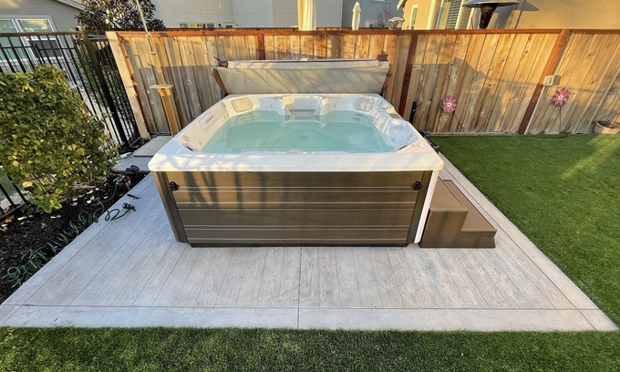 Santa Rosa House | New Wine Country Entertainment house with jacuzzi and