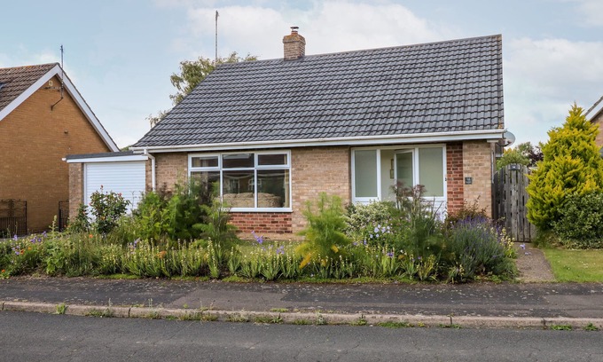 King's Lynn Cottage | NEWBY, pet friendly, country holiday cottage, with a garden in Gayton