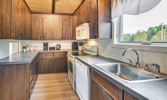 Essex County Cottage | Newcomb Retreat w/Mountain Views & Fire Pit!