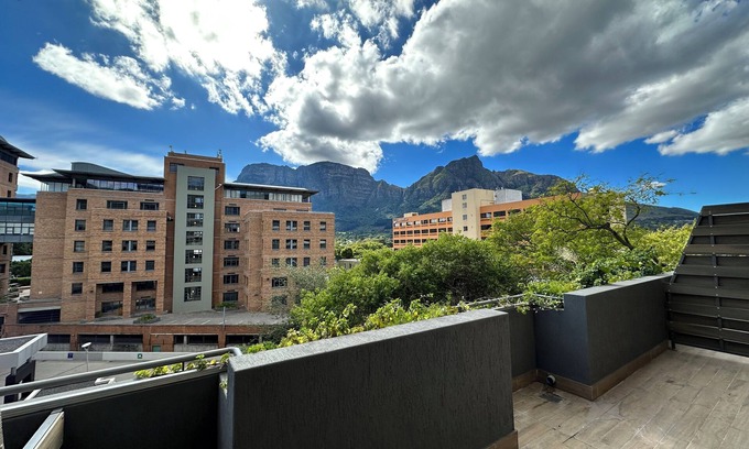 Claremont Apartment | Newlands Peak Studio Apartment