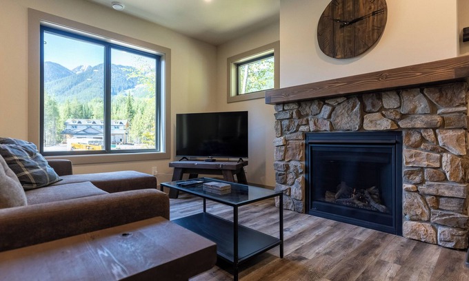 East Kootenay Ski Chalet | Newly Built 2 Bedrooms. Sleeps 4 Adults. AC