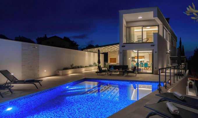 Supetar Villa | Newly Built 5 Star Luxury Villa Bondi for 8 people Next to Beautiful Beach