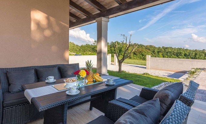 Tinjan Cottage | Newly built holiday house with pool and garden ,on a quiet location near Tinjan
