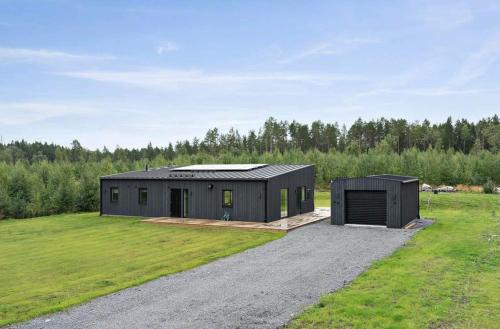 Obbola Villa | Newly Built House with Free Parking in Scenic Nature