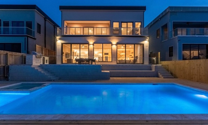 Port Isabel House | Newly Built Large Bayfront Home w Pool, only 15 Min from SPI