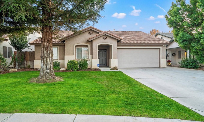 Greenacres House | Newly Furnished Home in Safe Quiet Neighborhood with Pool Near Shops & Dining