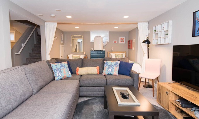 Boise House | Newly listed, exceptionally centrally located, spacious & stylish 5-bedroom gem.