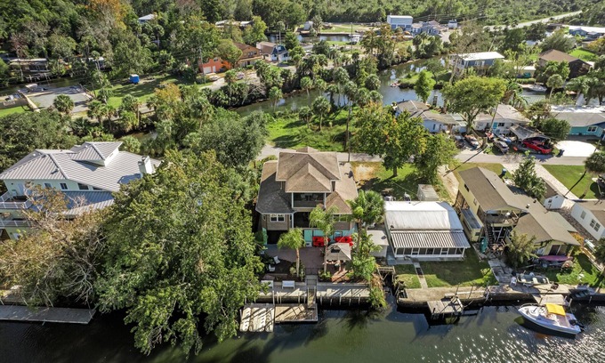 Spring Hill House | Newly Listed, Sleeps 12, On River W. Kayaks included, Boat Dock , Gulf Access