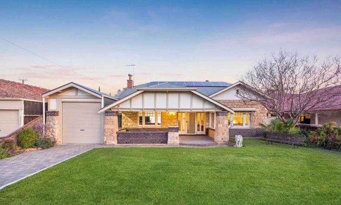 Glenelg North House | Newly Modelled Classical Bungalow Glenelg Beach