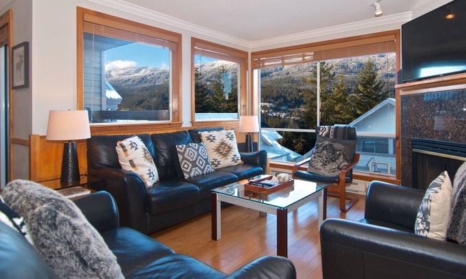 Whistler Creekside House | Newly remodeled Dec 2024, Private Hot tub ,easy walk to ski path for ski in/out at Creekside Gondola
