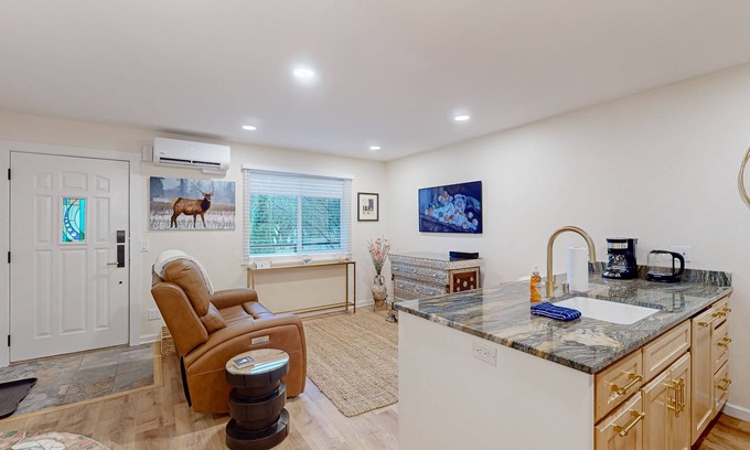 Sandpoint Condo | Newly remodeled luxury getaway in Sandpoint, walking distance to town