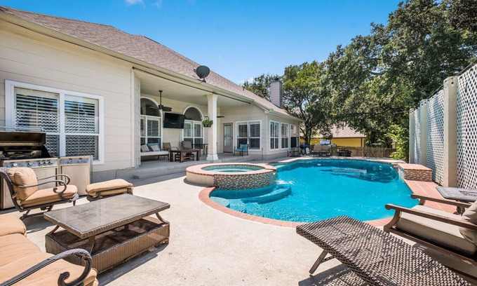 Sonoma Ranch House | NEWLY REMODELED! One Story with POOL and Hot Tub
