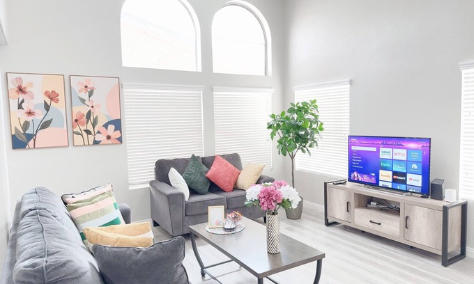 Summerlin House | Newly Remodeled Pool Villa 3BD2.5BA by Summerlin