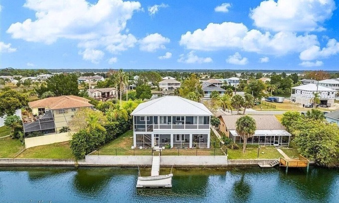 Spring Hill House | Newly remodeled gulf canal home w/floating dock and kayaks